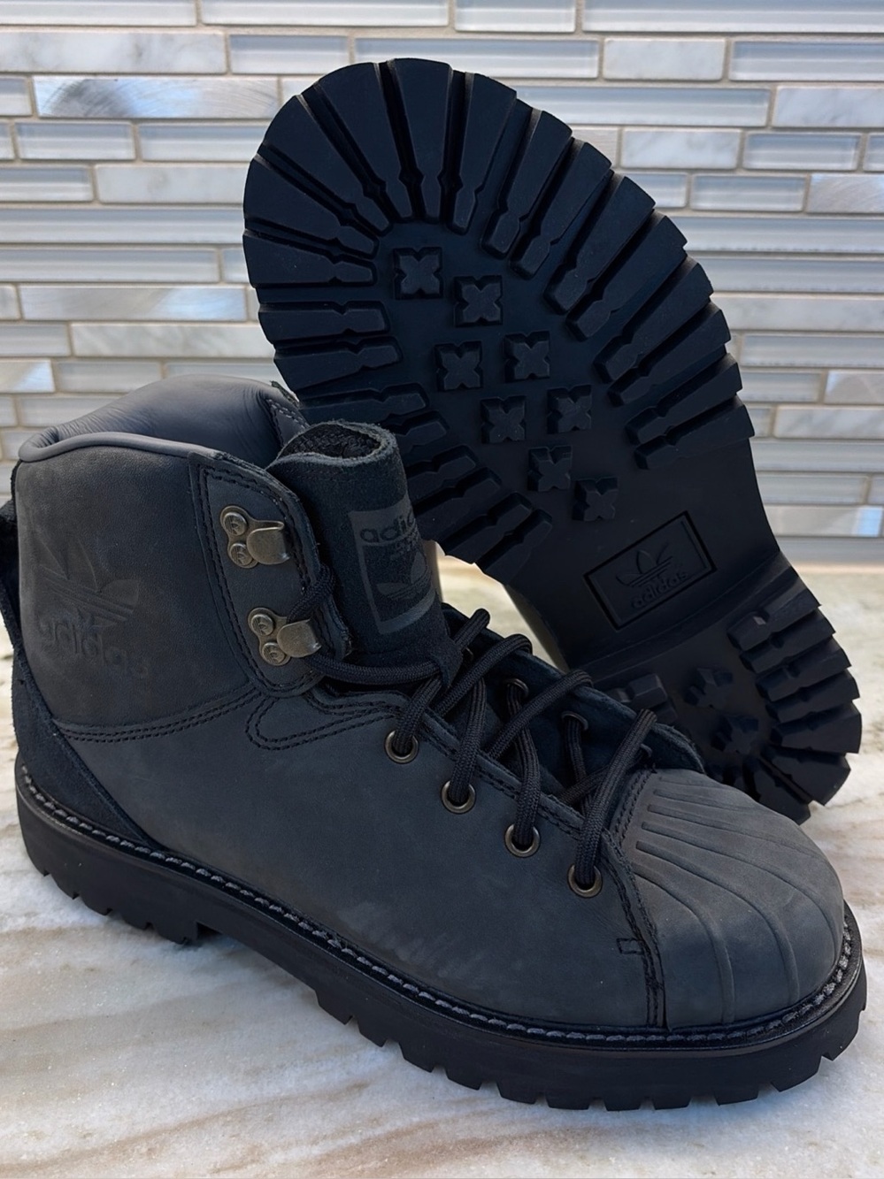 Adidas Originals Superstar Boots Men’s 7 Women’s 8 Black New With Tags